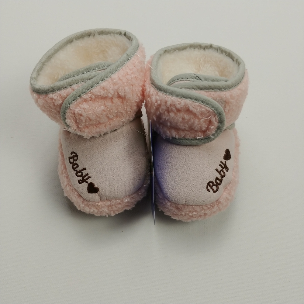 NWT Pink Warm Soft Sole Winter Slippers size 20 (12-15 Months)
